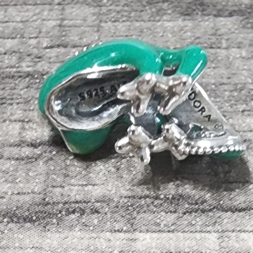 Disney Pandora Charm - Pascal Color-Changing - Picture 7 of 9